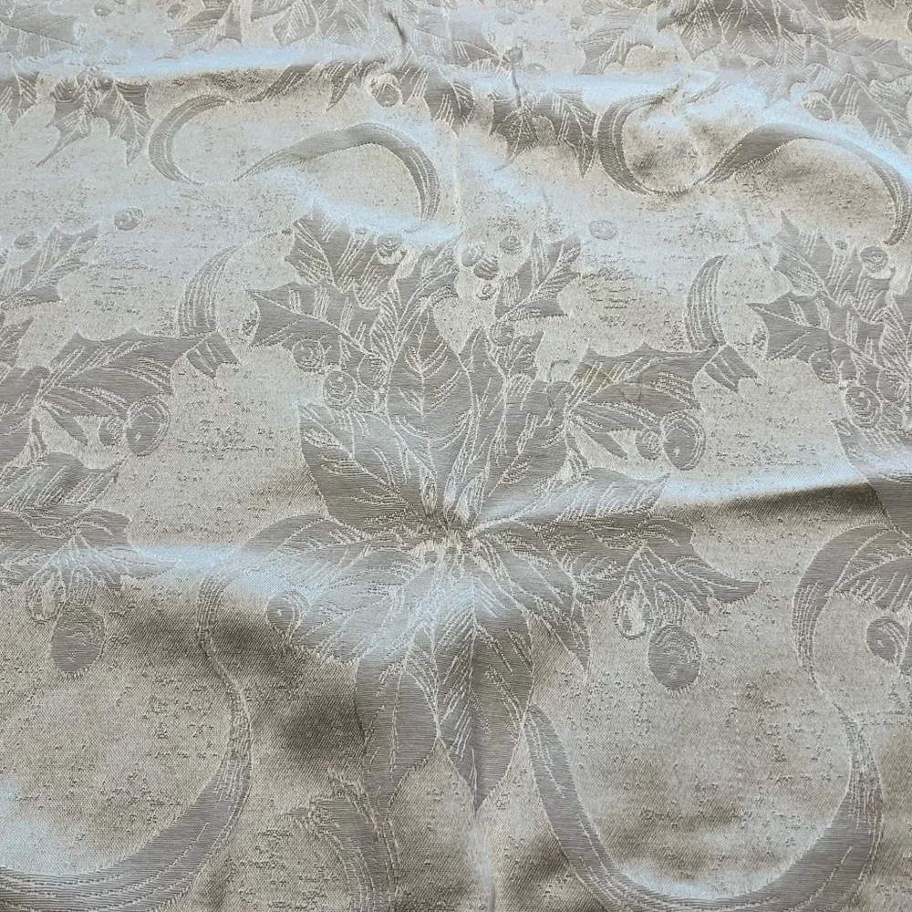 Christmas Tablecloth with Poinsettia Pattern white
